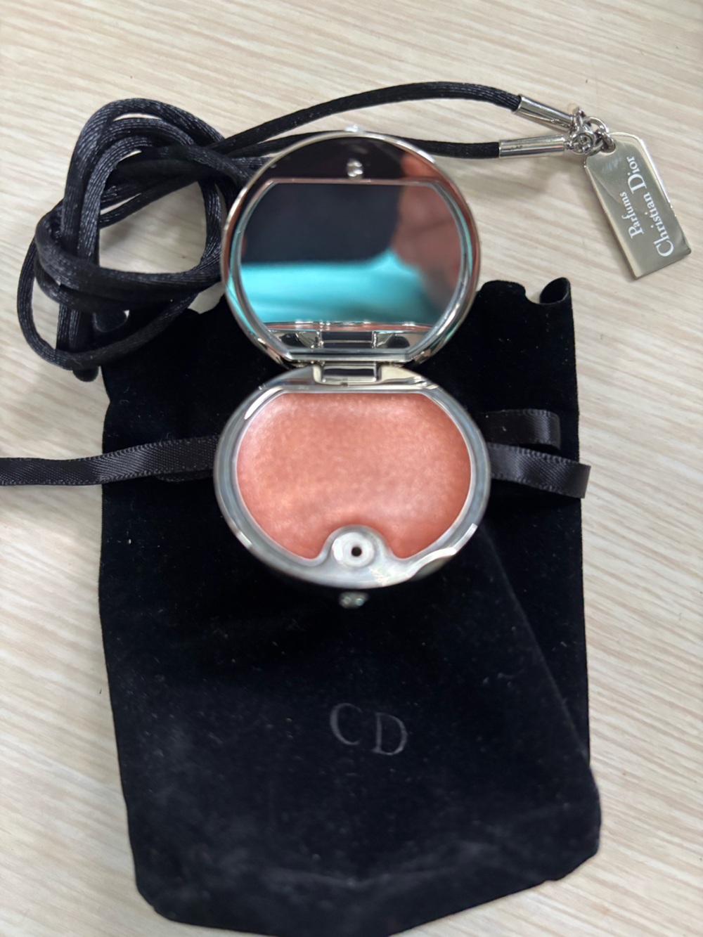 Dior Diorlight Jeweled Lip Makeup Necklace Packaging - Black and Silver - Picture 4 of 4